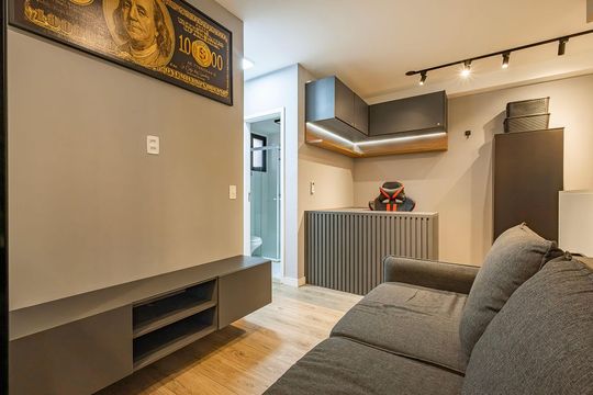 Apartamento em Pinheiros, 2 quartos, 1 suíte, varanda, piscina, mobiliado. Ideal para comprar. — Sala/Cozinha