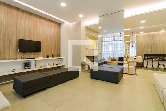 Apartamento em Pinheiros, 2 quartos, 1 suíte, varanda, piscina, mobiliado. Ideal para comprar. — Salão de Festas