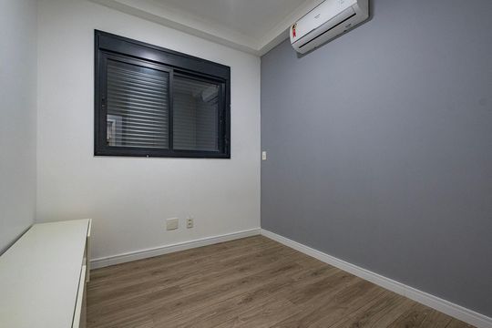 Apartamento em Pinheiros, 2 quartos, 1 suíte, varanda, piscina, mobiliado. Ideal para comprar. — Quarto 2