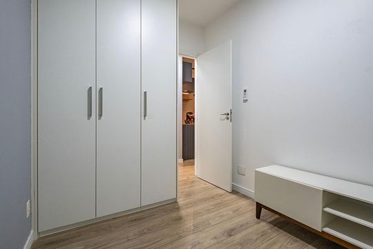 Apartamento em Pinheiros, 2 quartos, 1 suíte, varanda, piscina, mobiliado. Ideal para comprar. — Quarto 2