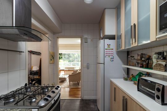 Apartamento mobiliado em Perdizes, 3 quartos, varanda e closet, à venda. — Cozinha