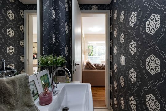 Apartamento mobiliado em Perdizes, 3 quartos, varanda e closet, à venda. — Lavabo