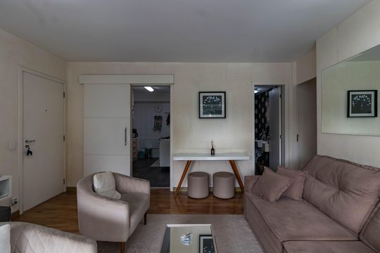 Apartamento mobiliado em Perdizes, 3 quartos, varanda e closet, à venda. — Sala