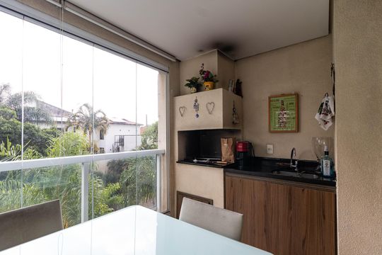 Apartamento mobiliado em Perdizes, 3 quartos, varanda e closet, à venda. — Varanda