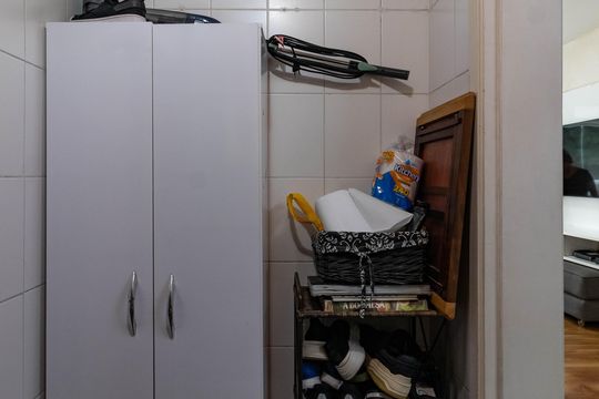 Apartamento mobiliado em Perdizes, 3 quartos, varanda e closet, à venda. — Área de Serviço