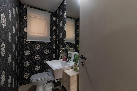 Apartamento mobiliado em Perdizes, 3 quartos, varanda e closet, à venda. — Lavabo