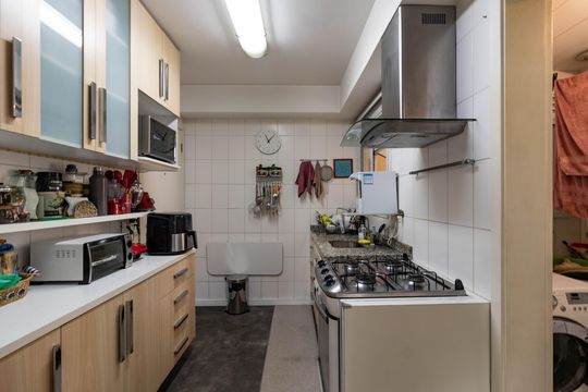 Apartamento mobiliado em Perdizes, 3 quartos, varanda e closet, à venda. — Cozinha