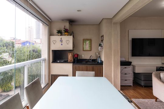 Apartamento mobiliado em Perdizes, 3 quartos, varanda e closet, à venda. — Varanda