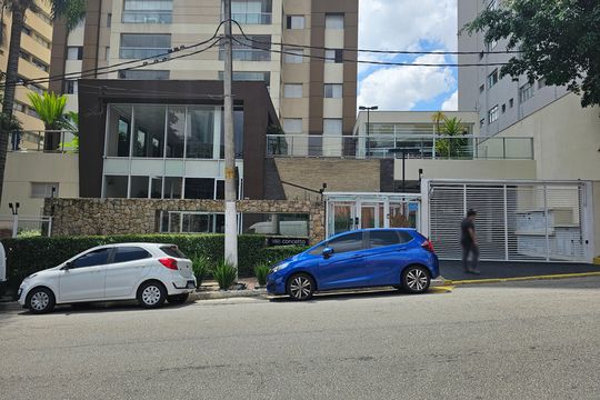 Apartamento mobiliado em Perdizes, 3 quartos, varanda e closet, à venda. — Fachada