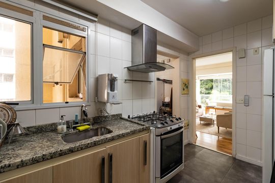 Apartamento mobiliado em Perdizes, 3 quartos, varanda e closet, à venda. — Cozinha