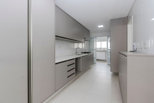 Apartamento mobiliado para comprar no Brooklin, com 3 quartos, varanda e piscina. — Cozinha