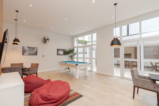 Apartamento mobiliado para comprar no Brooklin, com 3 quartos, varanda e piscina. — Salão de Jogos