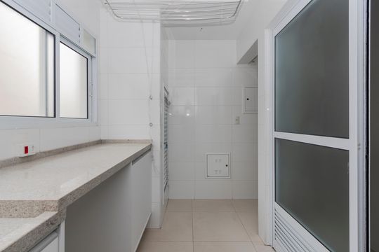 Apartamento mobiliado para comprar no Brooklin, com 3 quartos, varanda e piscina. — Área de Serviço
