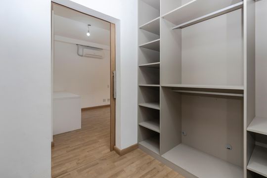 Apartamento mobiliado para comprar no Brooklin, com 3 quartos, varanda e piscina. — Closet da Suíte 1