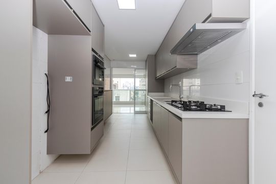 Apartamento mobiliado para comprar no Brooklin, com 3 quartos, varanda e piscina. — Cozinha