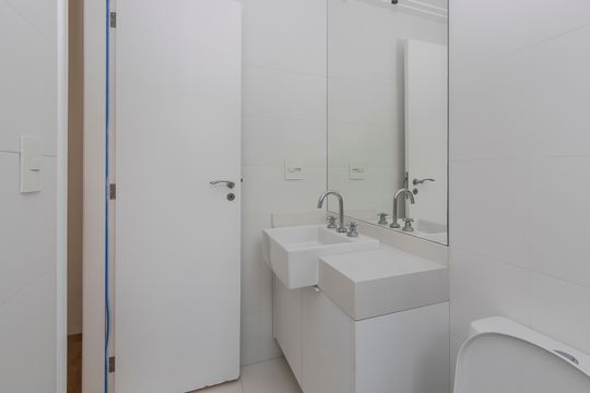 Apartamento mobiliado para comprar no Brooklin, com 3 quartos, varanda e piscina. — Banheiro da Suíte 3