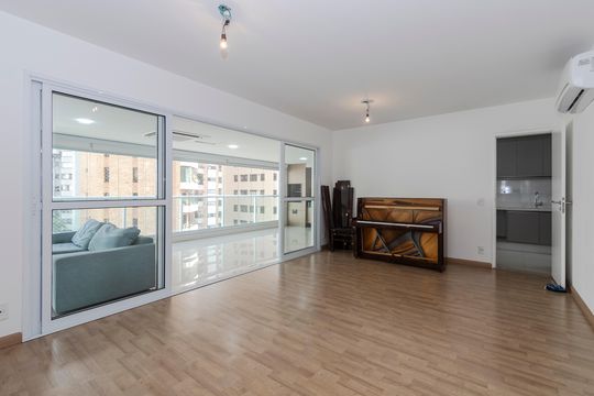Apartamento mobiliado para comprar no Brooklin, com 3 quartos, varanda e piscina. — Sala