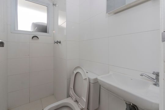 Apartamento mobiliado para comprar no Brooklin, com 3 quartos, varanda e piscina. — Banheiro de Serviço