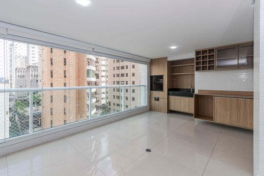 Apartamento mobiliado para comprar no Brooklin, com 3 quartos, varanda e piscina. — Varanda da Sala