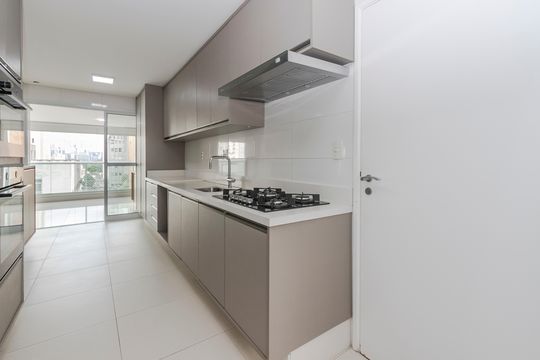 Apartamento mobiliado para comprar no Brooklin, com 3 quartos, varanda e piscina. — Cozinha