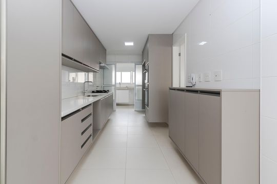 Apartamento mobiliado para comprar no Brooklin, com 3 quartos, varanda e piscina. — Cozinha