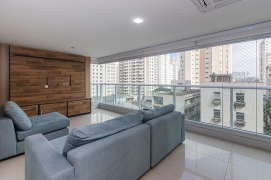 Apartamento mobiliado para comprar no Brooklin, com 3 quartos, varanda e piscina. — Varanda da Sala