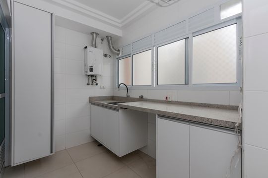 Apartamento mobiliado para comprar no Brooklin, com 3 quartos, varanda e piscina. — Área de Serviço