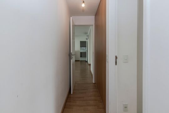 Apartamento mobiliado para comprar no Brooklin, com 3 quartos, varanda e piscina. — Corredor