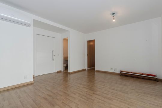 Apartamento mobiliado para comprar no Brooklin, com 3 quartos, varanda e piscina. — Sala