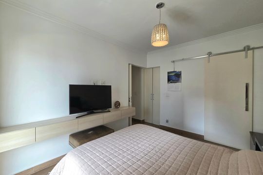 Apartamento mobiliado com 4 quartos e varanda na Vila Nova Conceição disponível para compra. — Suíte 1