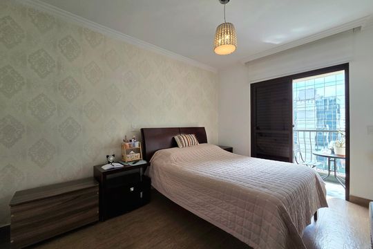 Apartamento mobiliado com 4 quartos e varanda na Vila Nova Conceição disponível para compra. — Suíte 1