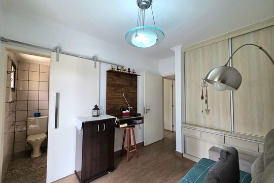 Apartamento mobiliado com 4 quartos e varanda na Vila Nova Conceição disponível para compra. — Suíte 2