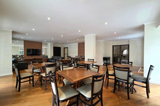 Apartamento mobiliado com 4 quartos e varanda na Vila Nova Conceição disponível para compra. — Área comum - Salão de festas