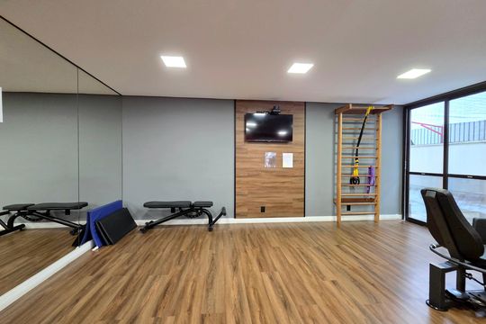 Apartamento mobiliado com 4 quartos e varanda na Vila Nova Conceição disponível para compra. — Área comum - Academia