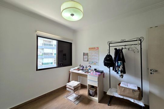 Apartamento mobiliado com 4 quartos e varanda na Vila Nova Conceição disponível para compra. — Suíte 3