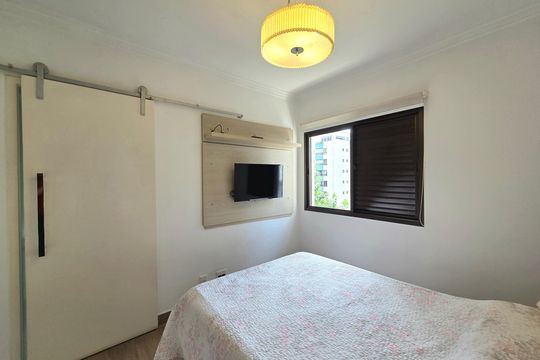 Apartamento mobiliado com 4 quartos e varanda na Vila Nova Conceição disponível para compra. — Suíte 4