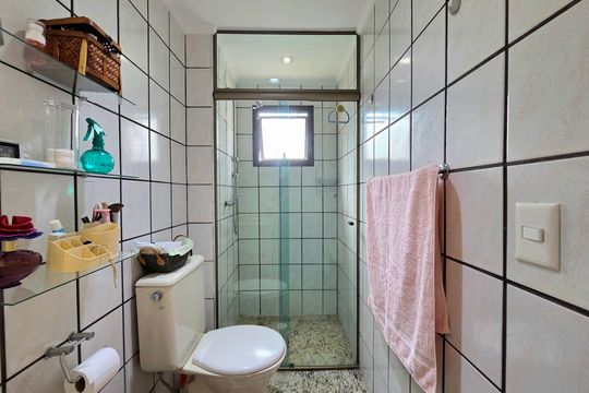 Apartamento mobiliado com 4 quartos e varanda na Vila Nova Conceição disponível para compra. — Banheiro da Suíte 4