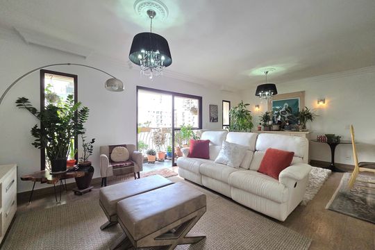 Apartamento mobiliado com 4 quartos e varanda na Vila Nova Conceição disponível para compra. — foto 1