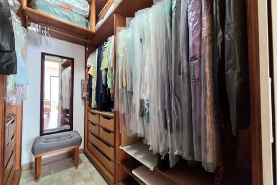 Apartamento mobiliado com 4 quartos e varanda na Vila Nova Conceição disponível para compra. — Closet da suíte 1