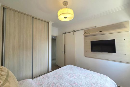 Apartamento mobiliado com 4 quartos e varanda na Vila Nova Conceição disponível para compra. — Suíte 4