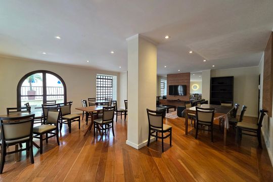 Apartamento mobiliado com 4 quartos e varanda na Vila Nova Conceição disponível para compra. — Área comum - Salão de festas