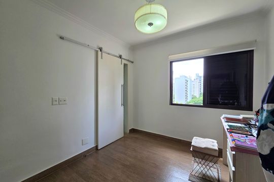 Apartamento mobiliado com 4 quartos e varanda na Vila Nova Conceição disponível para compra. — Suíte 3