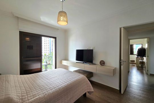Apartamento mobiliado com 4 quartos e varanda na Vila Nova Conceição disponível para compra. — Suíte 1