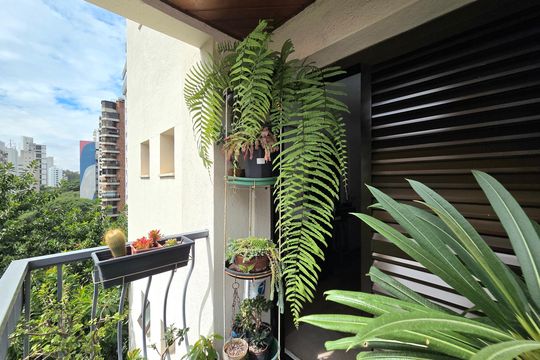 Apartamento mobiliado com 4 quartos e varanda na Vila Nova Conceição disponível para compra. — Varanda da Suíte 2