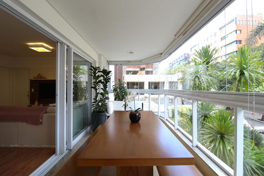 Apartamento na Vila Olímpia com 3 quartos, ideal para comprar. — Varanda