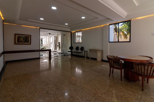 Venda apartamento mobiliado no Itaim Bibi, 3 quartos, 2 suítes, piscina, academia, closet, quintal. — Área comum - Salão de festas