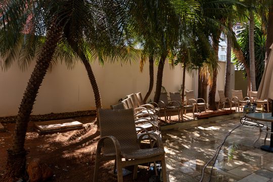 Venda apartamento mobiliado no Itaim Bibi, 3 quartos, 2 suítes, piscina, academia, closet, quintal. — Área comum