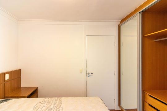 Venda apartamento mobiliado no Itaim Bibi, 3 quartos, 2 suítes, piscina, academia, closet, quintal. — Suíte 2 - Cobertura