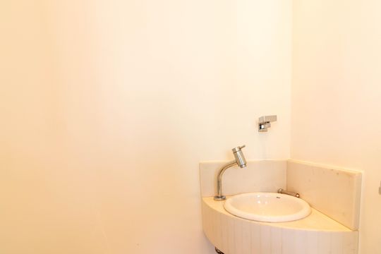 Venda apartamento mobiliado no Itaim Bibi, 3 quartos, 2 suítes, piscina, academia, closet, quintal. — Lavabo - Cobertura
