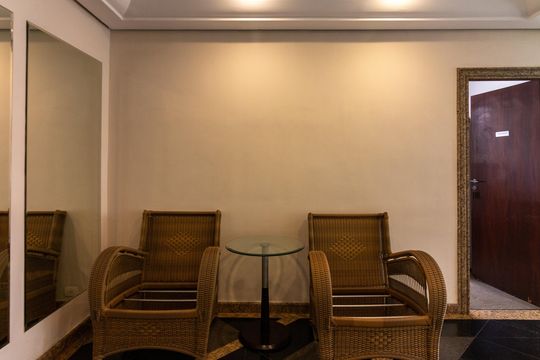 Venda apartamento mobiliado no Itaim Bibi, 3 quartos, 2 suítes, piscina, academia, closet, quintal. — Hall de entrada